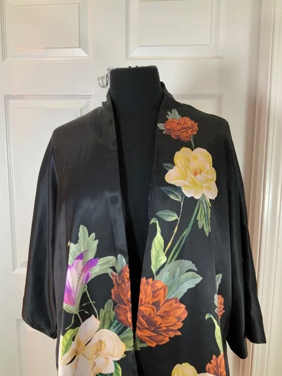 Chico’s Black Floral Silken Evening Boho Chic Kimono Jacket Size S/M - Picture 2 of 7
